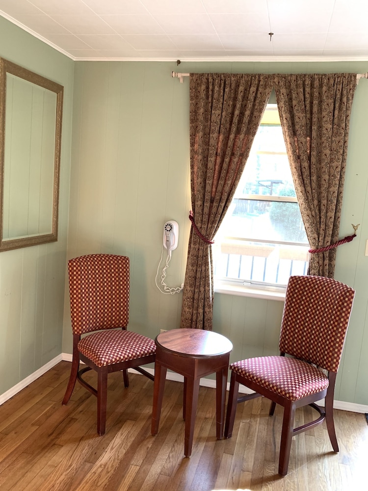 CedarWood Inn - photo 70