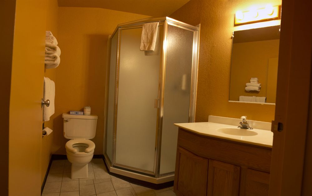 Capitol Inn & Suites - photo 2