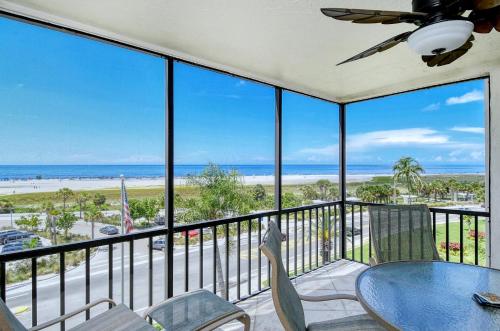Crescent Royale Condominiums 5A — 4-Star Luxury Hotel in Siesta Key, United States