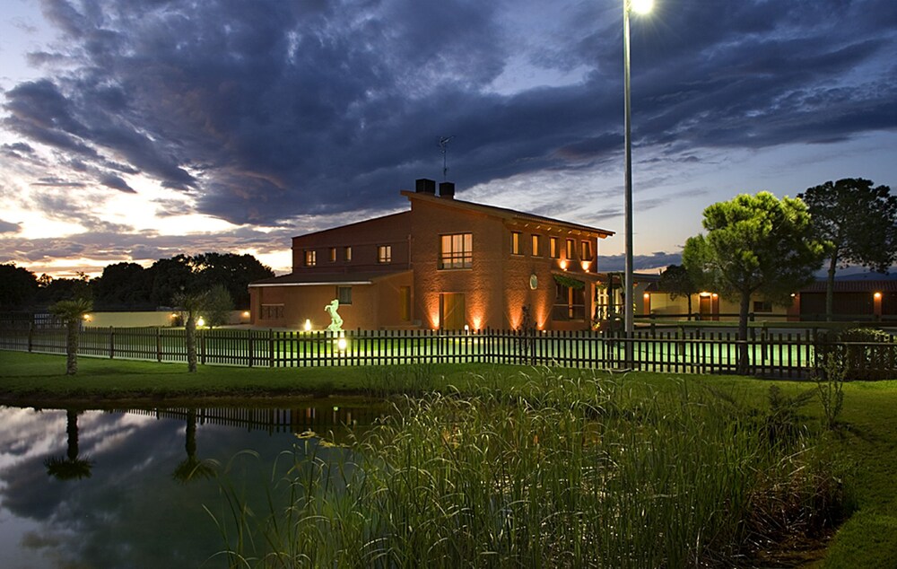 Hotel H con Encanto — hotel in Monzon