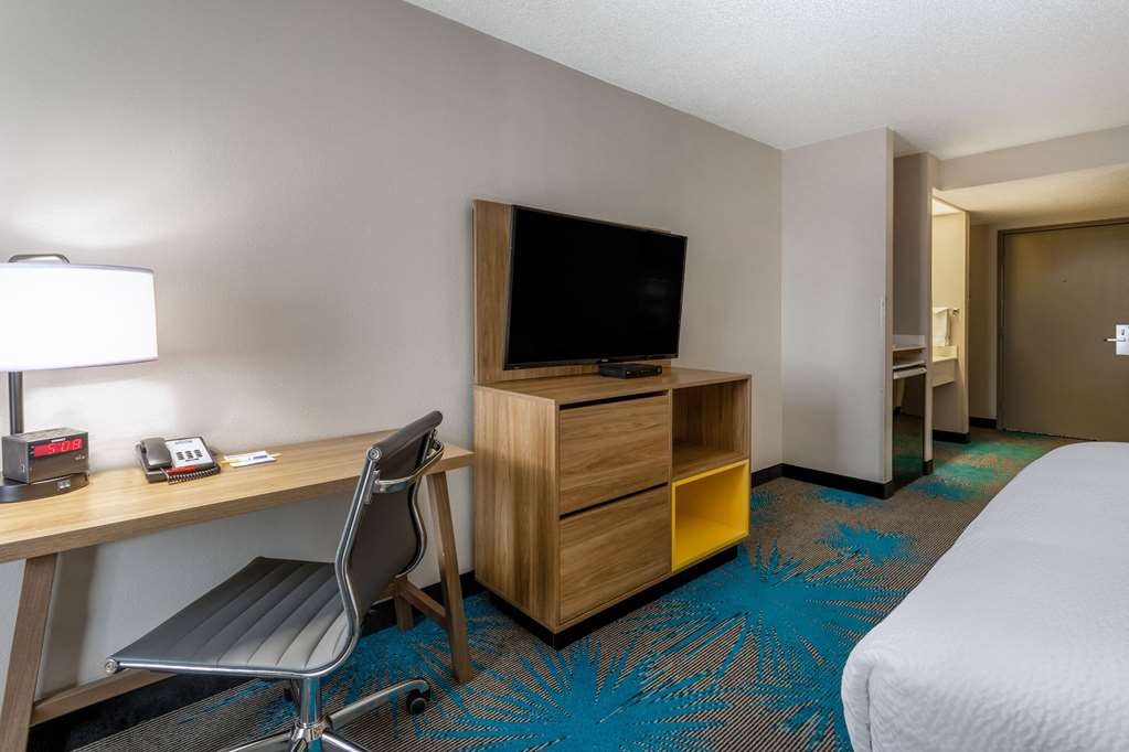 Days Inn & Suites by Wyndham Denver International Airport - photo 19