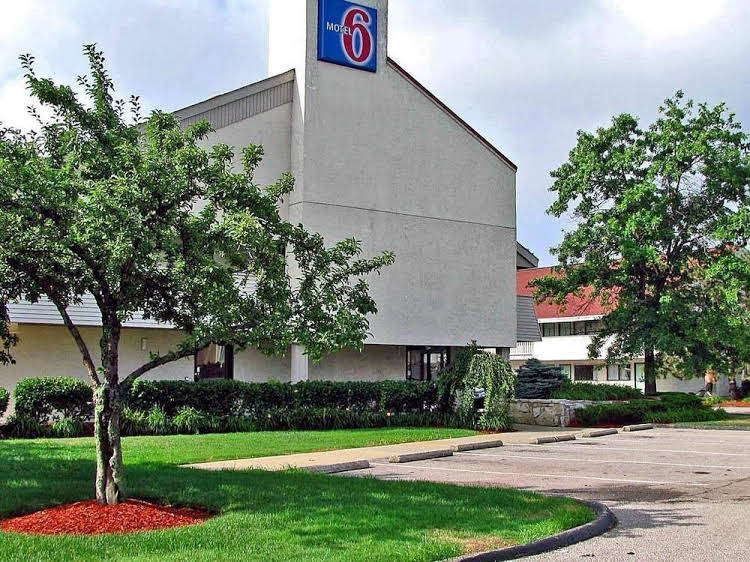 Motel 6 Akron - photo 4
