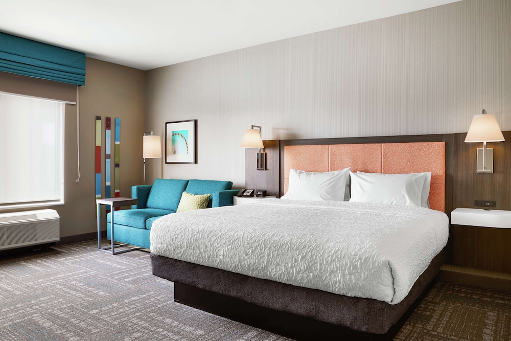 Hampton Inn & Suites Chicago Waukegan - photo 17