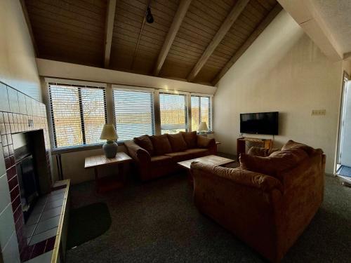 Eagle Village Resort - photo 13