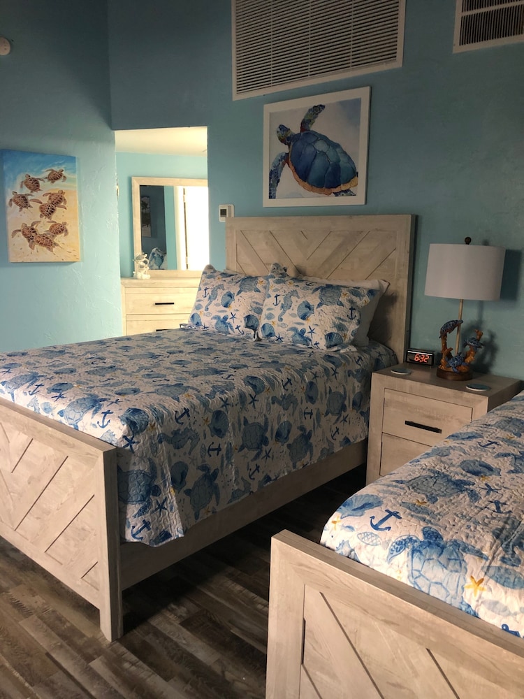 Kon Tiki Inn - photo 22