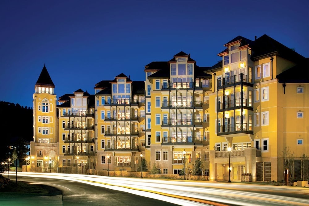 Platinum Vail Ritz carlton 3 Bedroom Mountain Residence Just One Block From the Eagle Bahn Gondola — 4-Star Luxury Hotel in Vail, United States