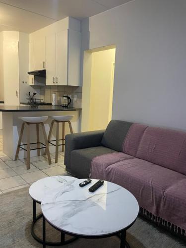 Cozy & Private 2 Bedroom Groundfloor Apartment — 4-Star Luxury Hotel in Roodepoort, South Africa