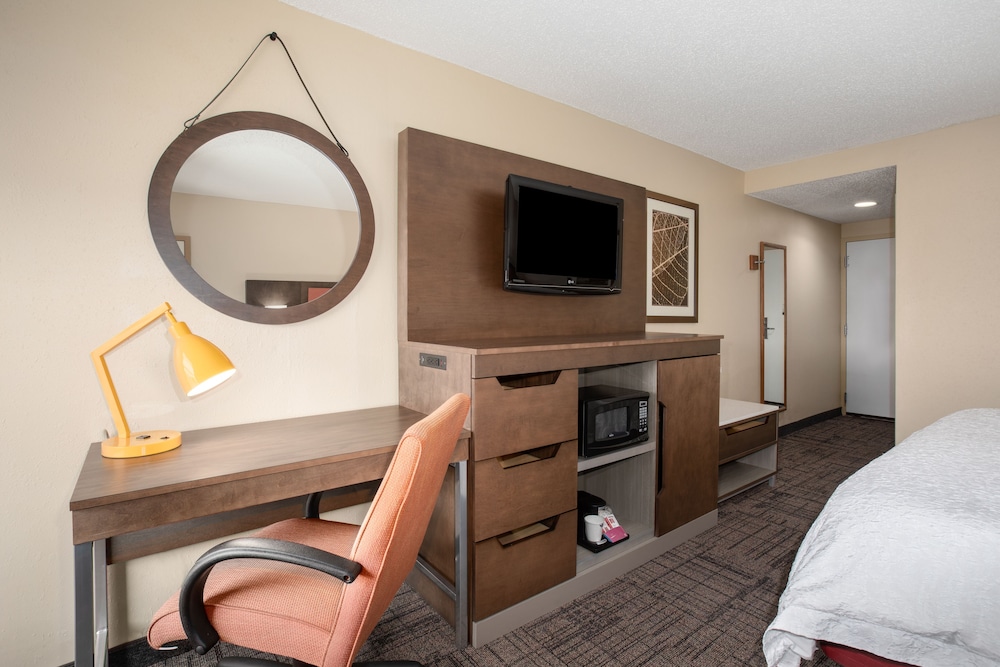Hampton Inn Jonesboro - photo 15