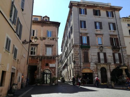 Coronari 28 Holiday Apartment — 4-Star Luxury Hotel in Rome, Italy