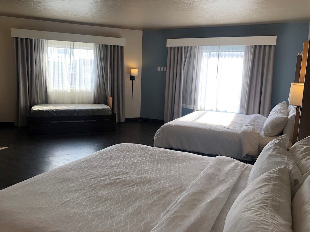 Holiday Inn Omaha Downtown Waterpark by IHG - photo 7