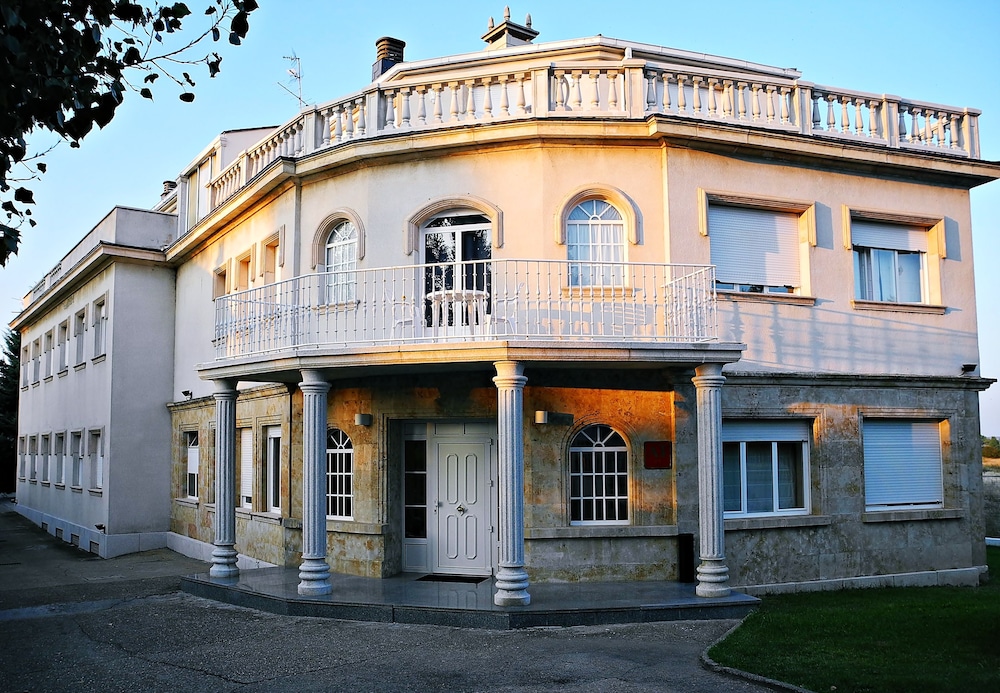 Casablanca Hotel Studios — hotel in Santa Marta De Tormes