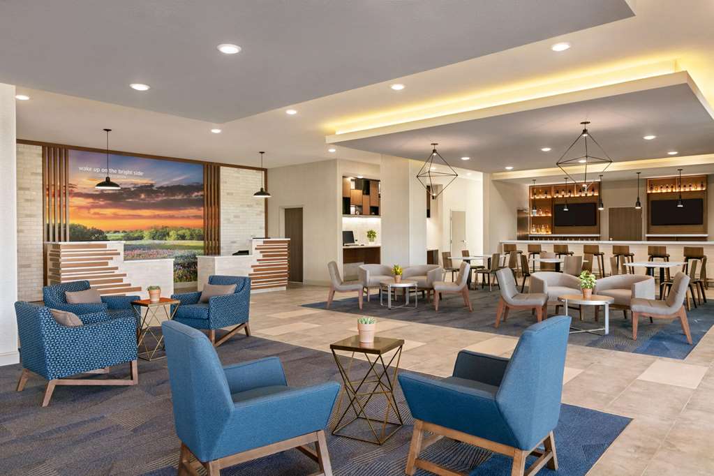 La Quinta Inn & Suites by Wyndham College Station North - carbon neutral hotel in College Station
