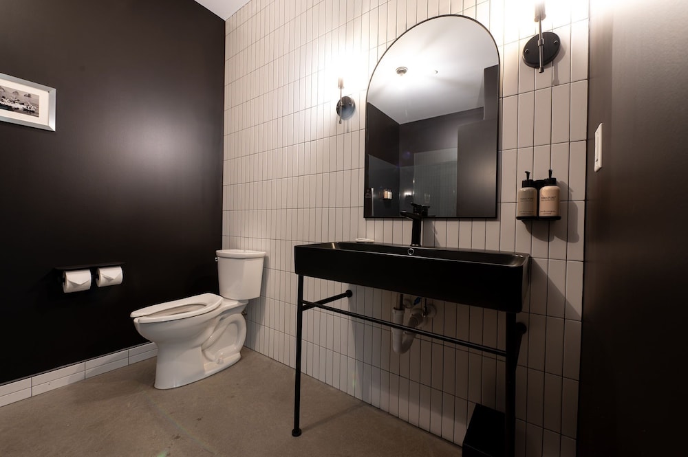 Arch and Cable Hotel - photo 27