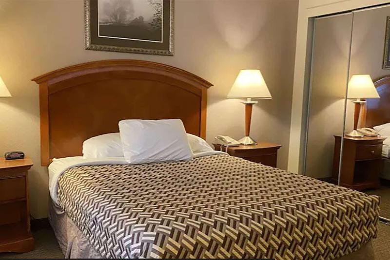 A Riverside Inn Travelodge by Wyndham - photo 44