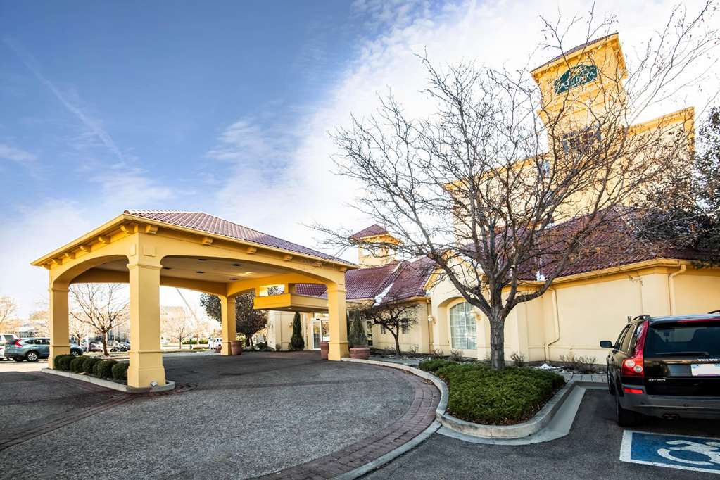 La Quinta Inn & Suites by Wyndham Colorado Springs South AP - photo 8