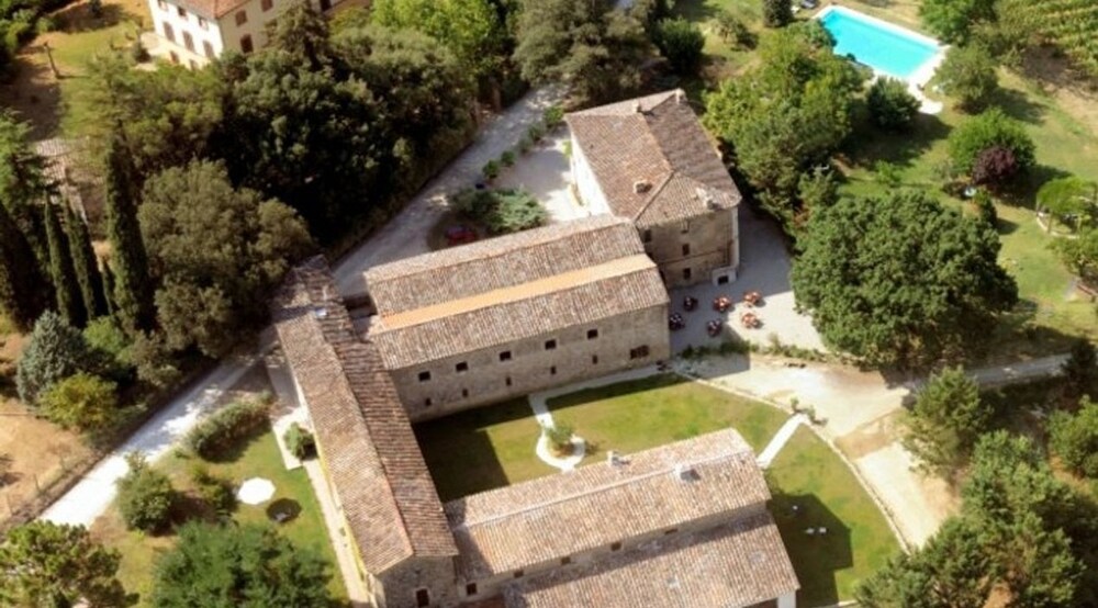 Agriturismo le Vigne di Pace — 4-Star Luxury Hotel in Umbertide, Italy