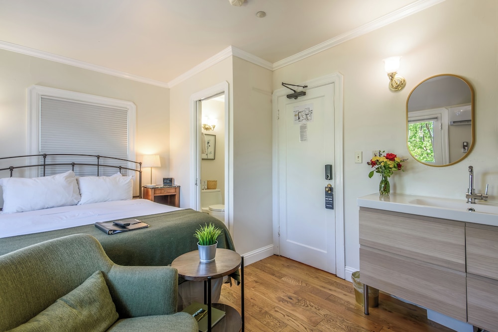 Cedar Gables Inn - photo 6