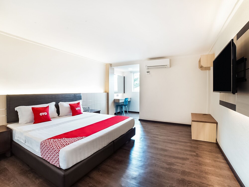 Oyo 43970 Palace Inn