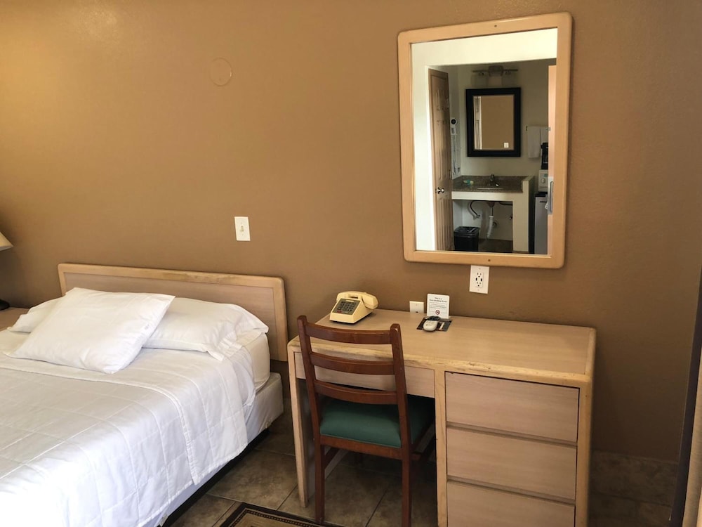 Topper Motel - photo 15