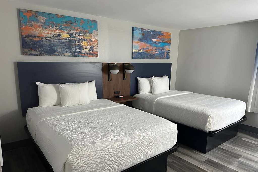 La Quinta Inn & Suites by Wyndham Birmingham Homewood - photo 9