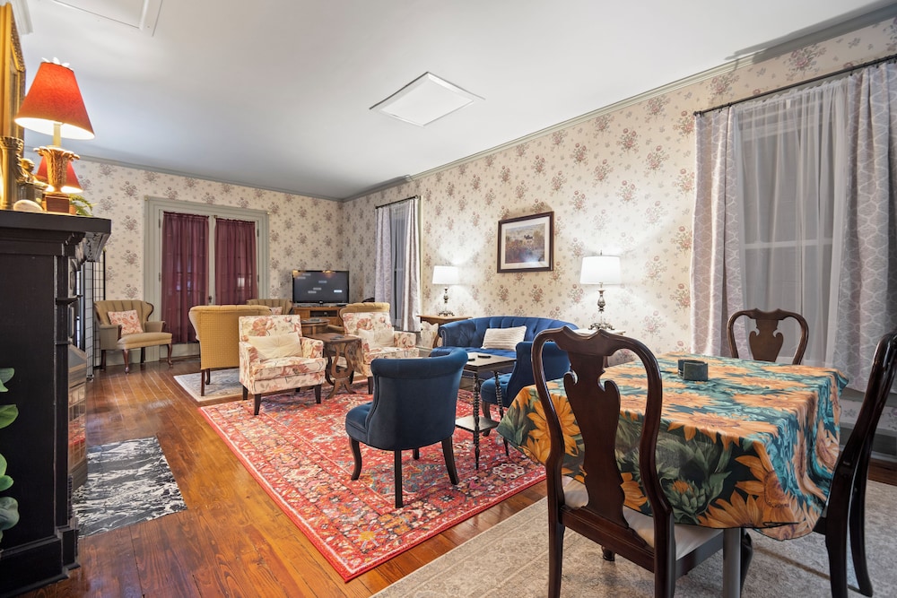Loganberry Inn - photo 33