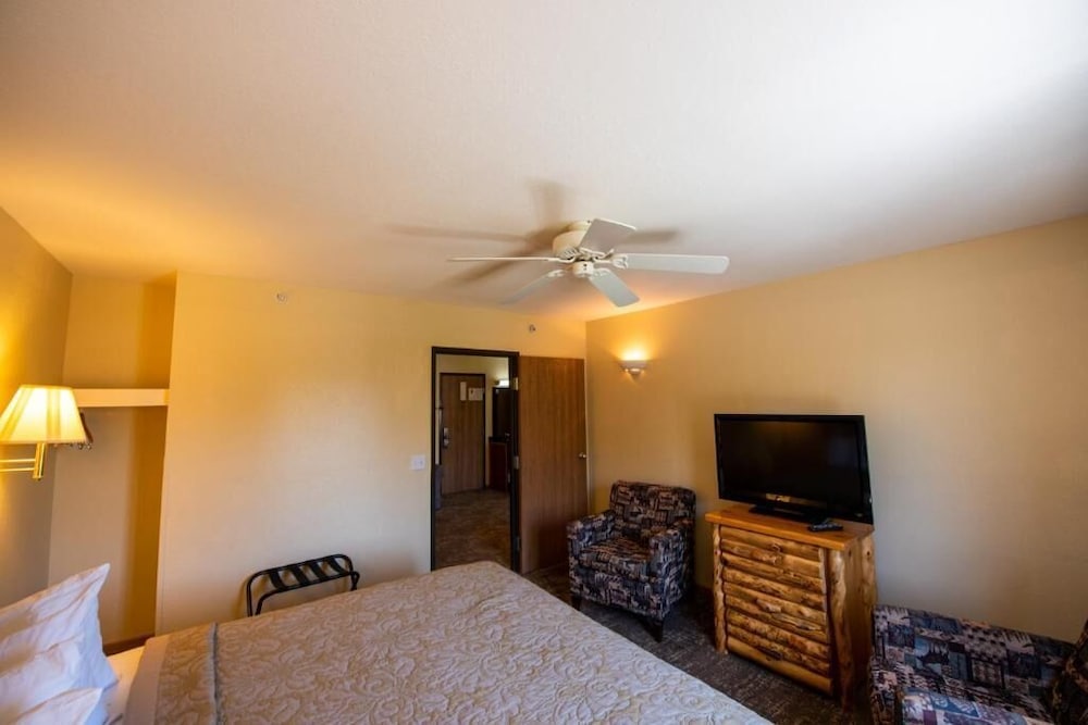 Super 8 by Wyndham Bridgeview of Mackinaw City - photo 20