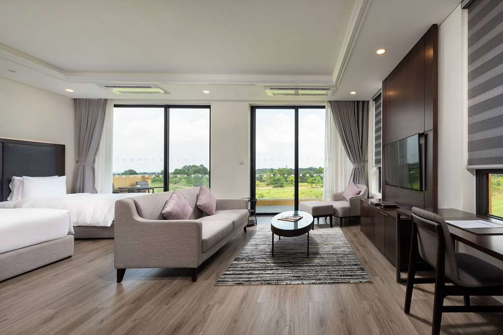 Wyndham Sky Lake Resort and Villas — 4-Star Luxury Hotel in Hanoi, Vietnam