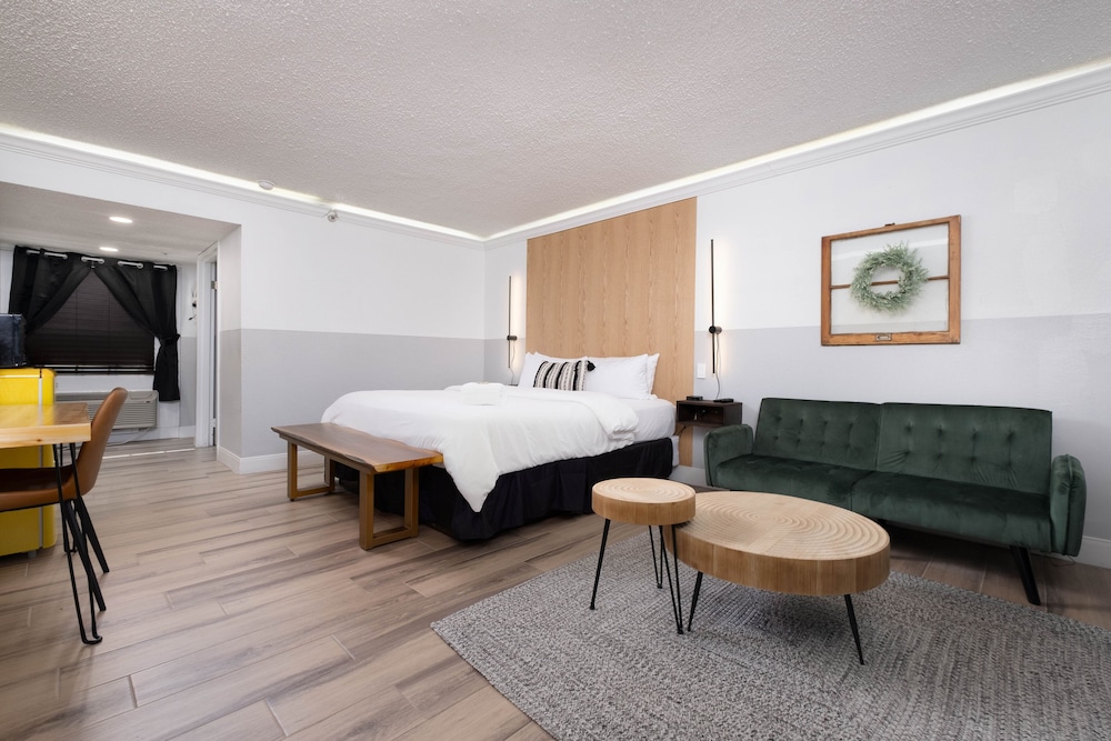 The Westerner Extended Stay - photo 21
