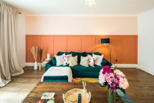 Spacious 3BR Flat with AC 3 Ensuite Bidets Near Selfridges and Hyde Park — 4-Star Luxury Hotel in London, United Kingdom