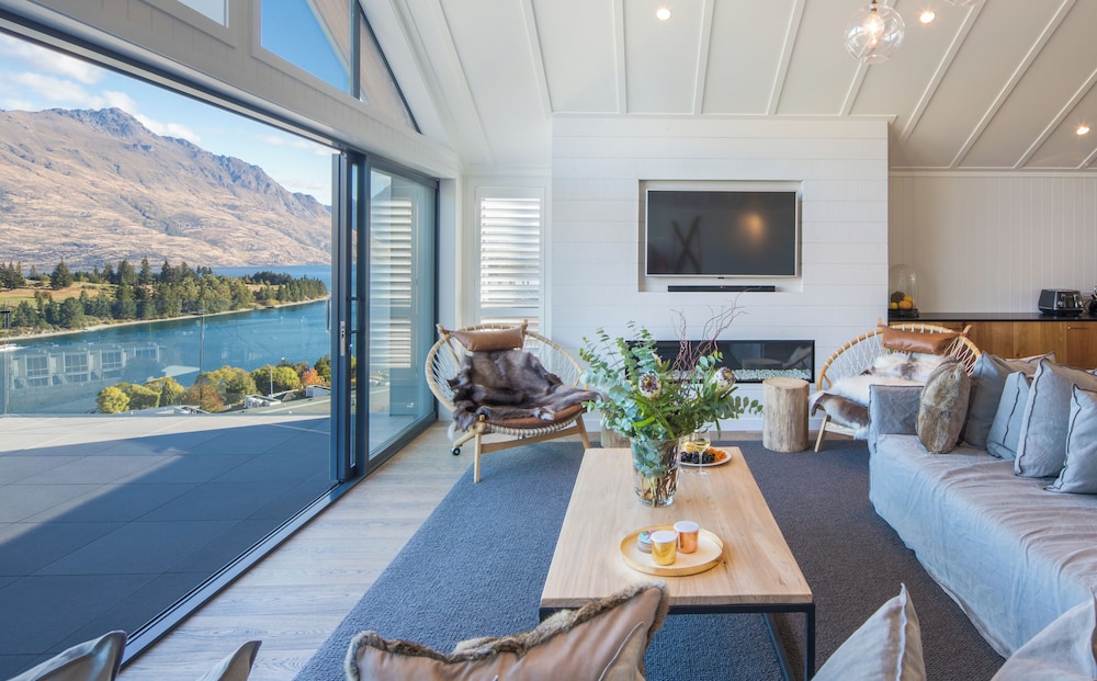 Kahurangi — 4-Star Luxury Hotel in Queenstown, New Zealand