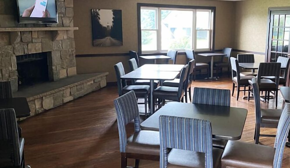 Ivy Court Inn & Suites - photo 34