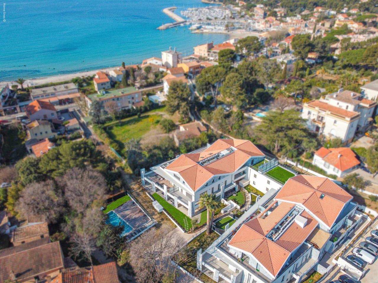 T3 Neuf C13 Jardin Terrasse Et Piscine Acces Direct Plages Et Centre Village — 4-Star Luxury Hotel in Saint-Cyr-Sur-Mer, France
