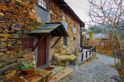 O Pardieiro Aldeia da Paradinha com praia fluvial in Unknown City, Portugal