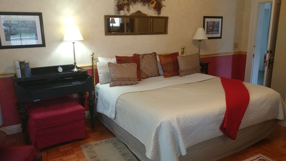 The Iron Gate Inn - photo 16