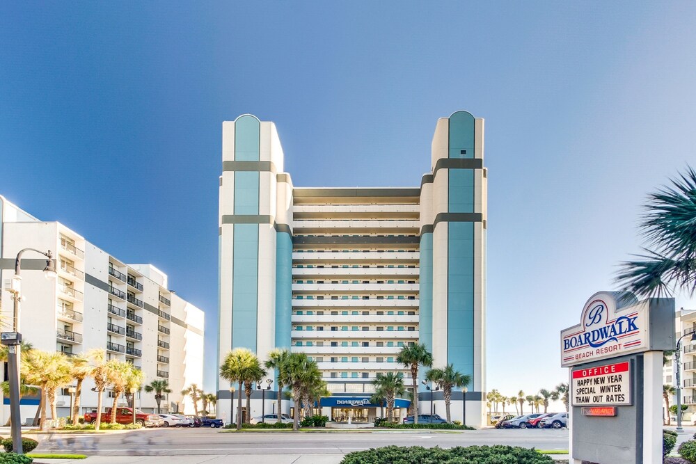 Boardwalk Resort by Hosteeva - photo 106