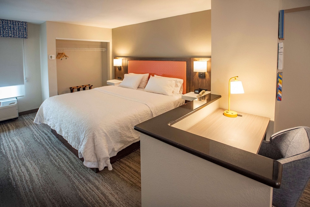 Hampton Inn Pensacola Airport - photo 25