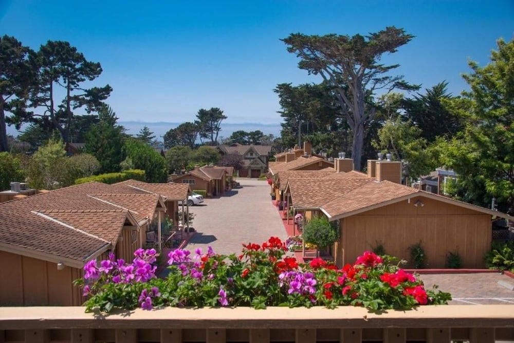 Sunset Inn - carbon neutral hotel in Pacific Grove
