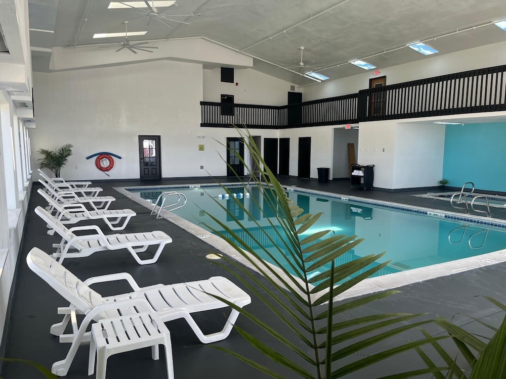 Alliance Hotel & Suites a Howard Johnson by Wyndham - carbon neutral hotel in Alliance