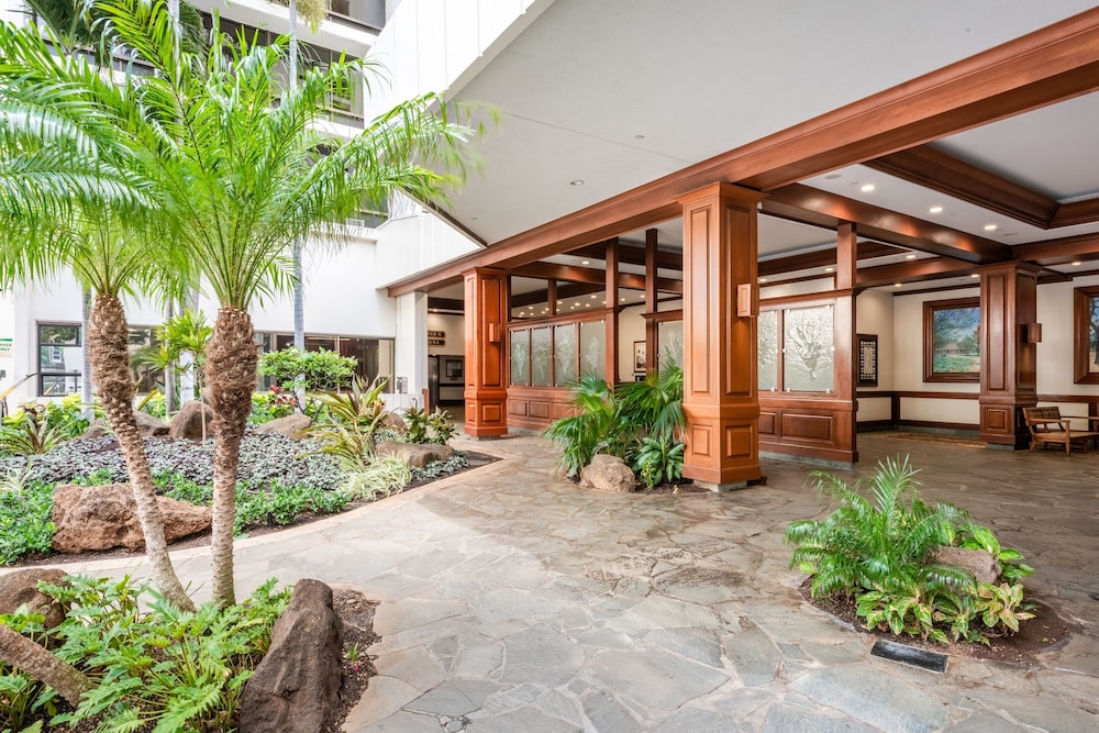 Spacious 14th Floor Corner Suite Partial Diamond Head and Ocean Views FREE Parking by Koko Resort Vacation Rentals - photo 29