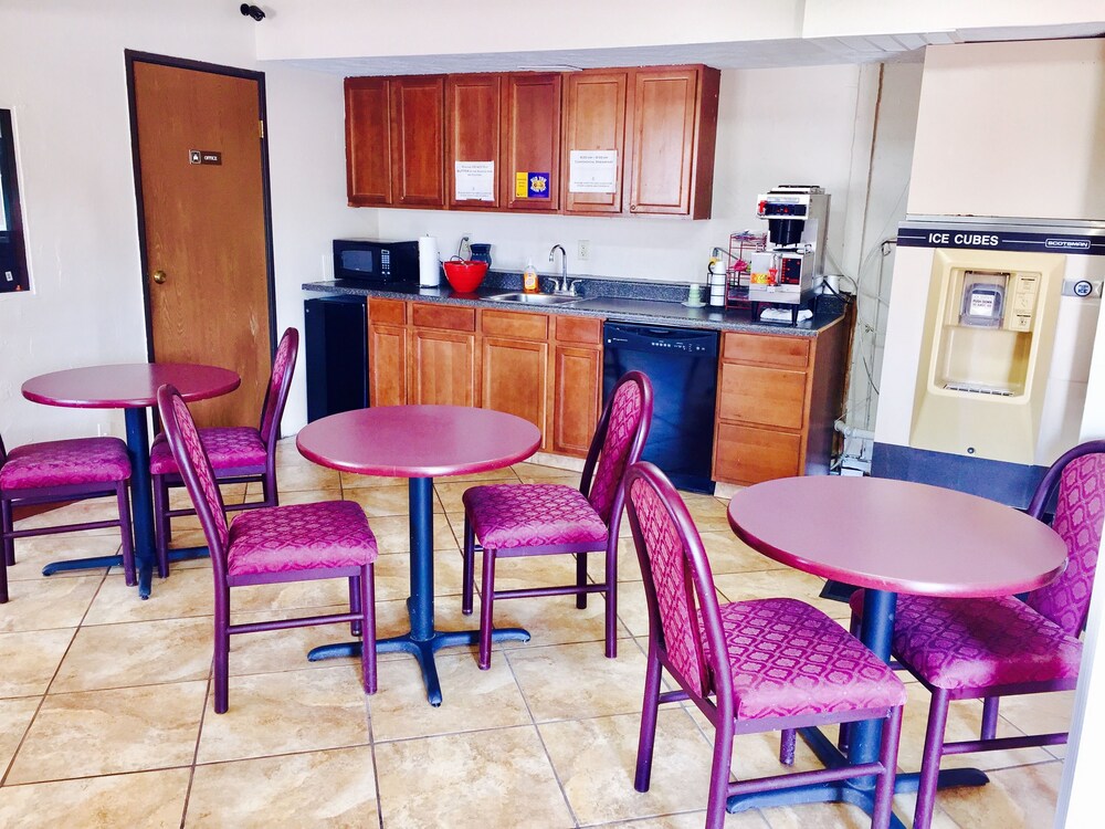 Lyons Inn - photo 16