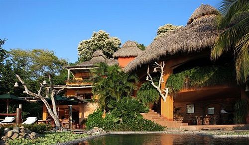 Casa Cuitlateca — 4-Star Luxury Hotel in Ixtapa-Zihuatanejo, Mexico