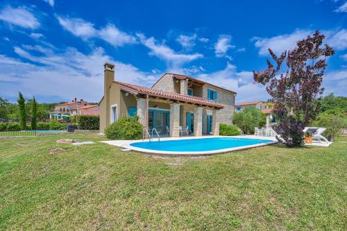 Holiday Home For 8 people POOL SEA view — 4-Star Luxury Hotel in Umag, Croatia