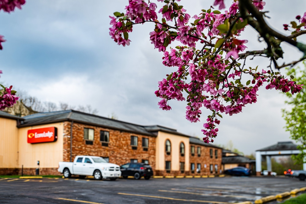Econo Lodge Cleveland Southeast Kent - photo 40