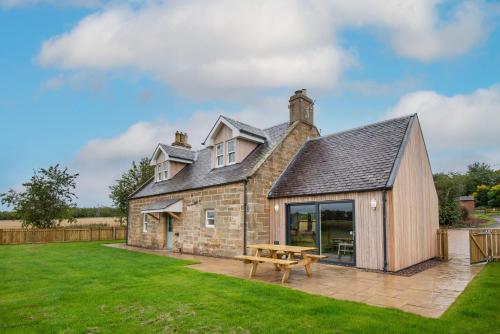 Coldwells Farmhouse — 4-Star Luxury Hotel in Dalkeith, United Kingdom