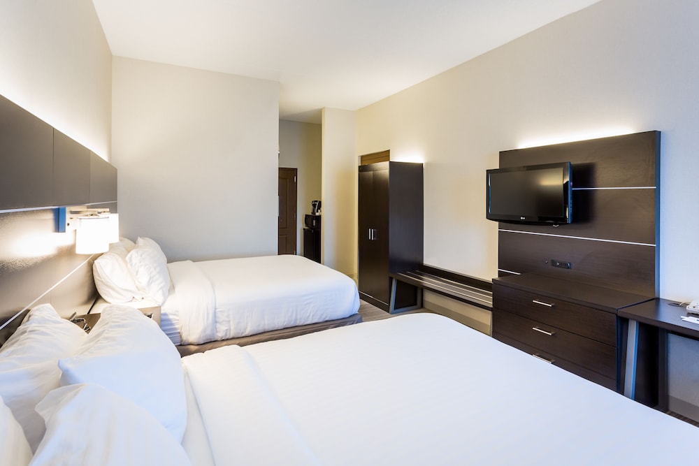 Holiday Inn Express & Suites Reading by IHG - photo 13