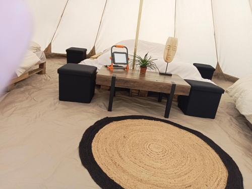 Tipi Insolite 1 a 4 Personnes pet-friendly hotel Plouray
