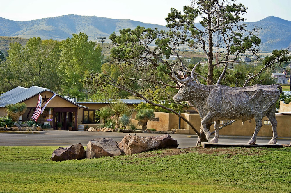 The Maverick Inn - photo 30