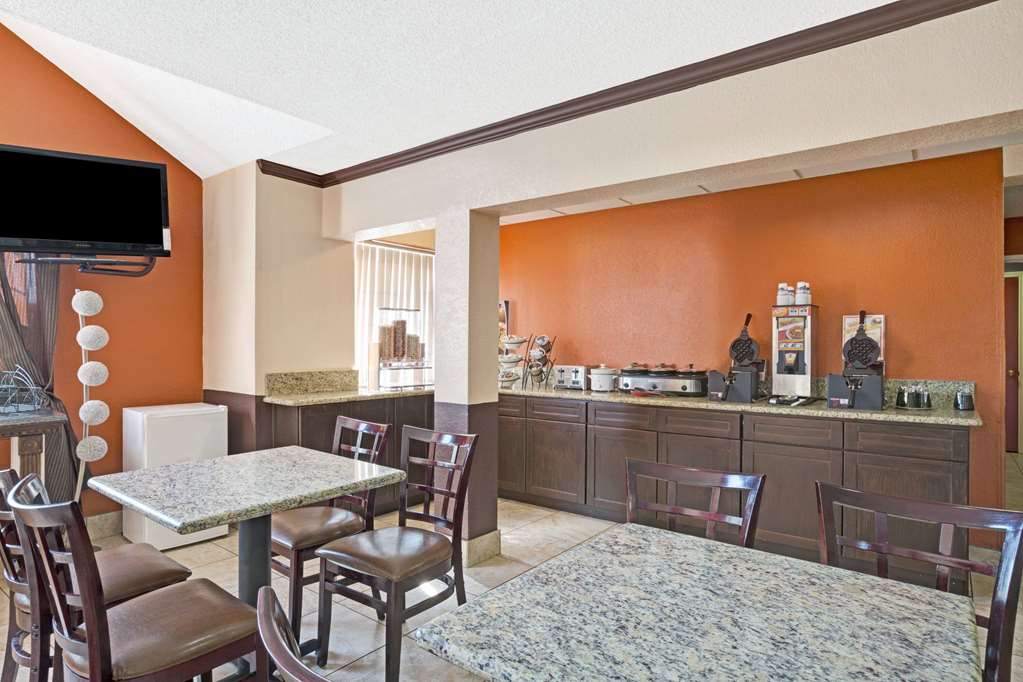 Microtel Inn & Suites by Wyndham Houston - photo 25