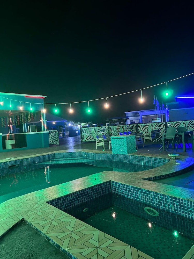 Triinity Bay - carbon neutral hotel in Uyo