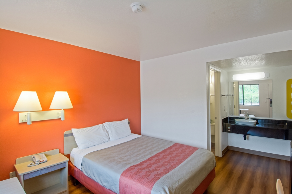 Motel 6 Redding CA South - photo 15